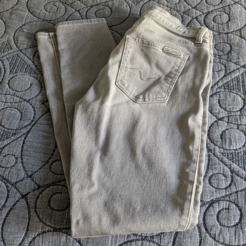 Light gray skinny jeans